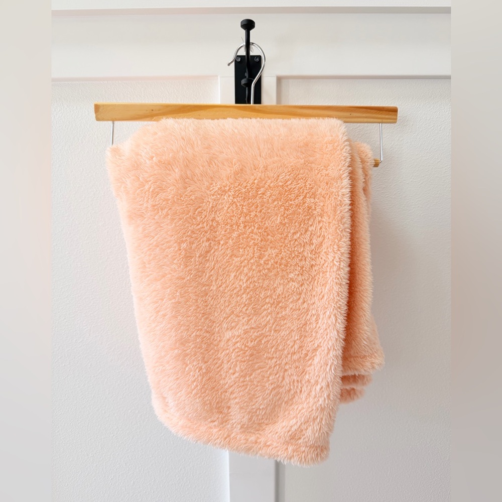 NEVER USED Silver One Plush Light Orange Throw Blanket for Kids